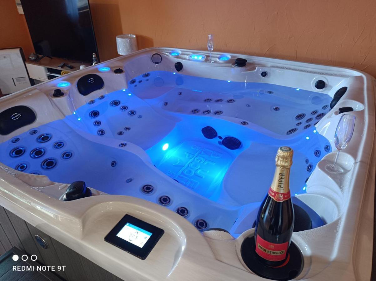 Sauna & Double Jacuzzi Interieur Et Sous Les Etoiles 1H30 Paris Ladon Екстер'єр фото